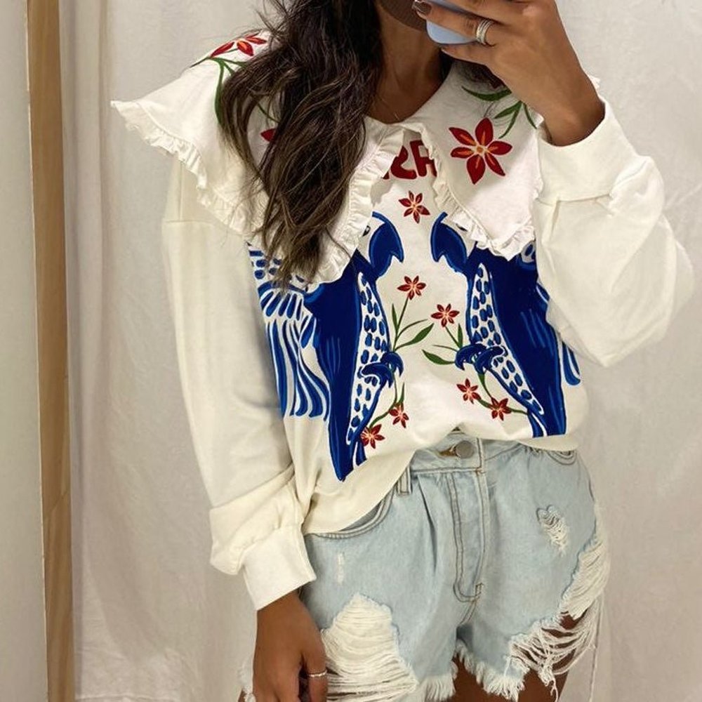 FARM RIO Macaw Collar Sweatshirt. Size Medium.